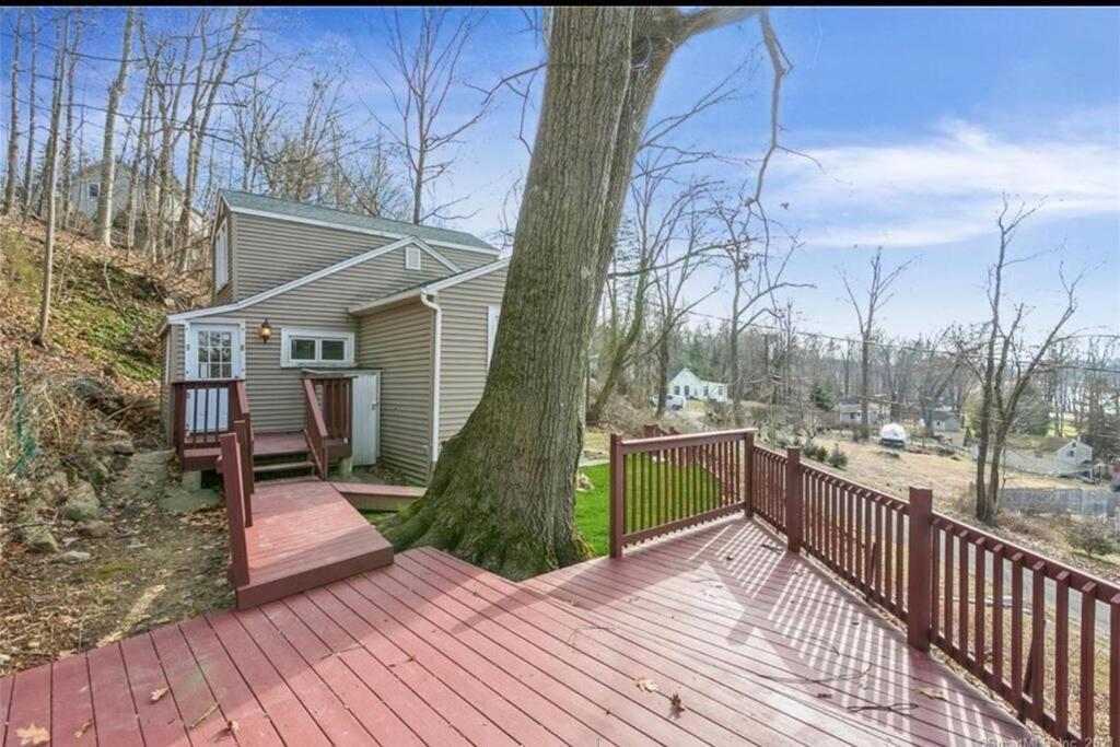 Cheerful Home With Amazing Lake View New Fairfield Exterior photo
